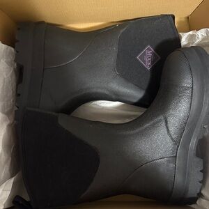 Women's Black Muck Boot Chelsea-Style Rain Boot